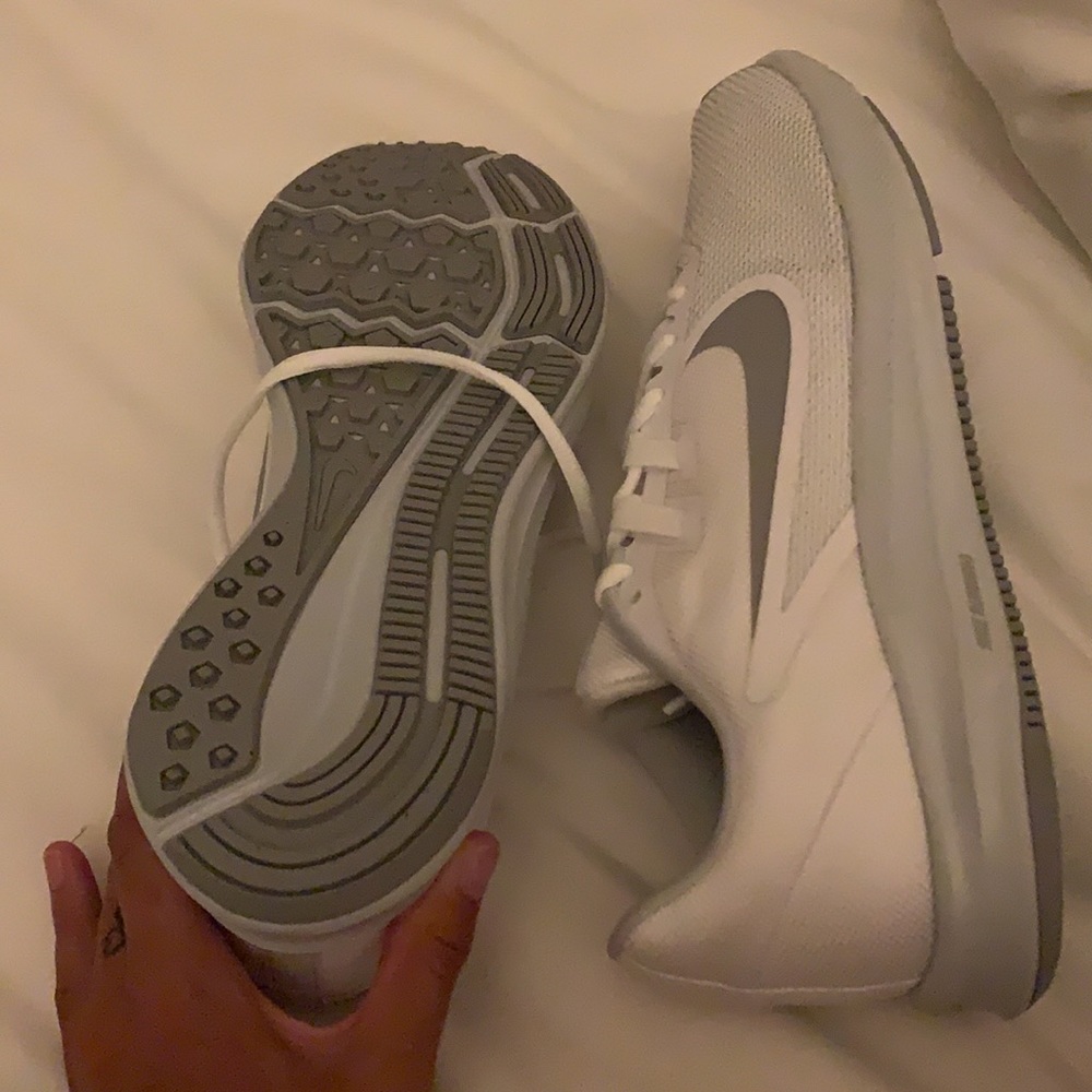 Nike shoes - Picture 4 of 4